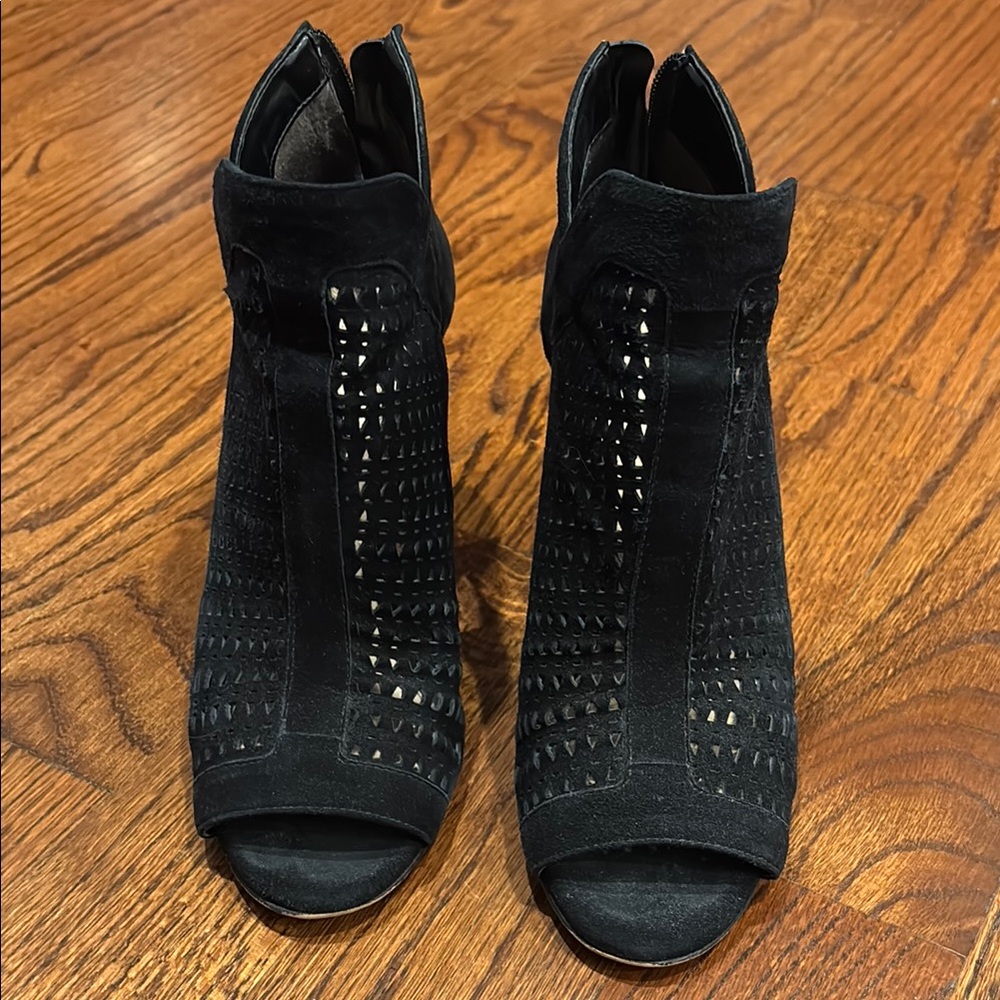 Vince Camuto Cranita perforated booties